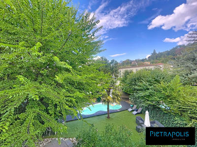 Appartement - 177 m² - 6 pièces