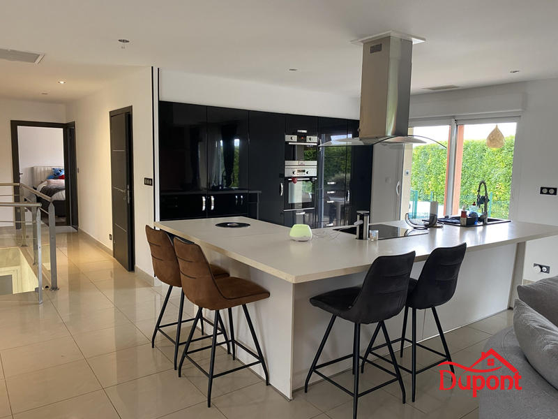 Maison - 212 m² - 6 pièces