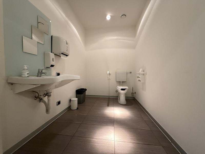 Local d'activités - 302 m² - 11 pièces