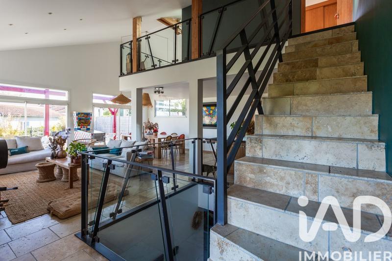 Maison - 238 m² - 6 pièces