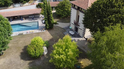 Maison - 270 m² - 6 pièces