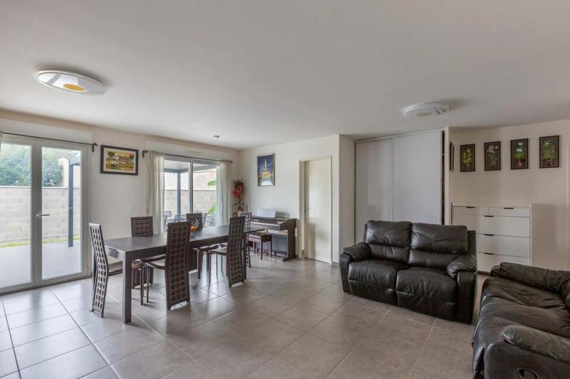 Maison - 99 m² - 5 pièces