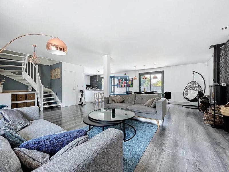 Maison - 157 m² - 7 pièces