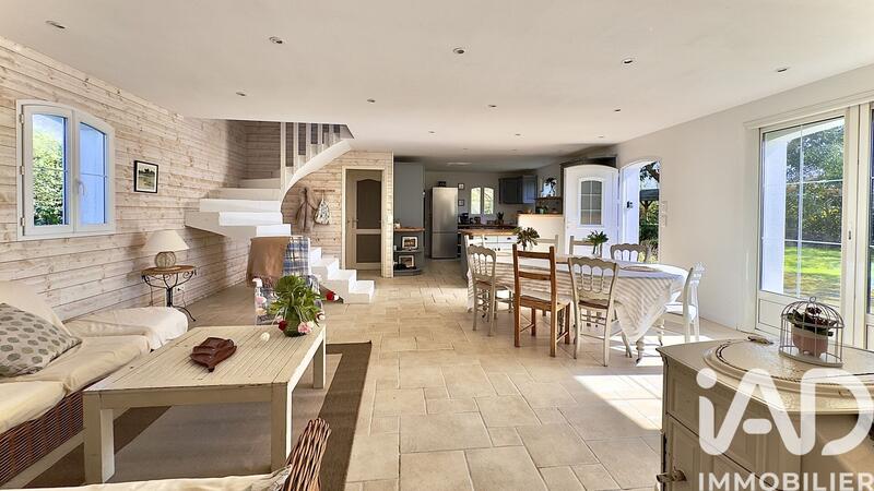 Maison - 165 m² - 9 pièces