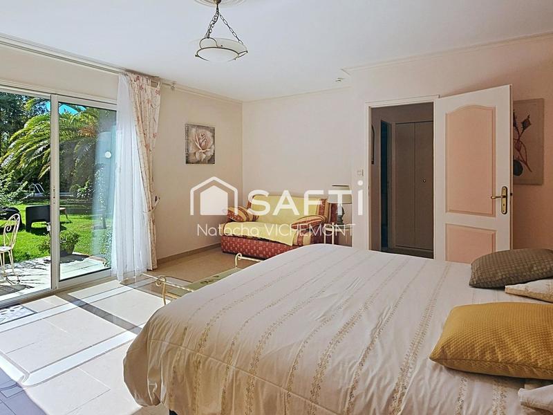 Villa - 262 m² - 9 pièces