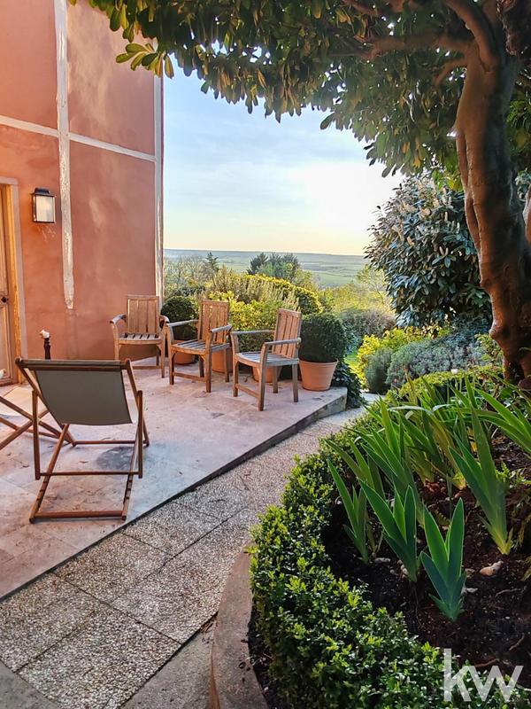 Maison - 220 m² - 8 pièces