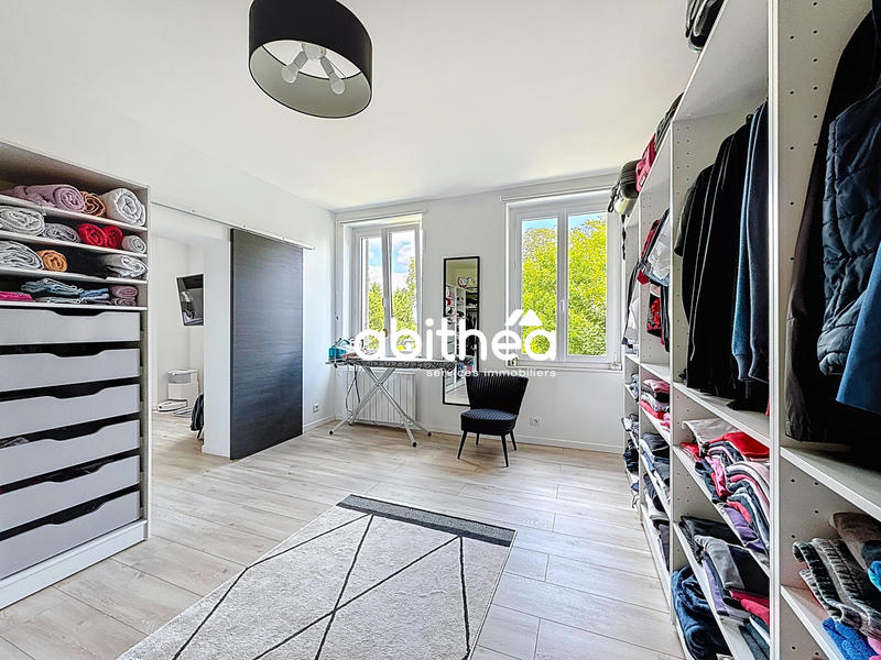 Propriété - 331 m² - 10 pièces