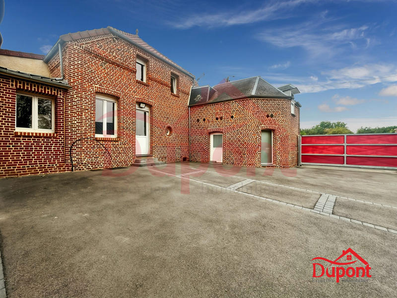 Maison - 245 m² - 10 pièces