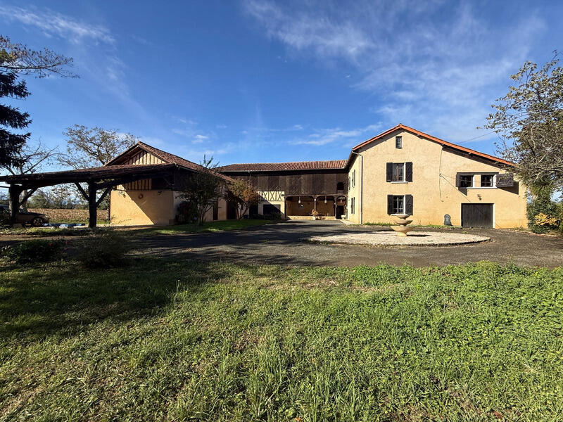 Maison - 250 m² - 5 pièces