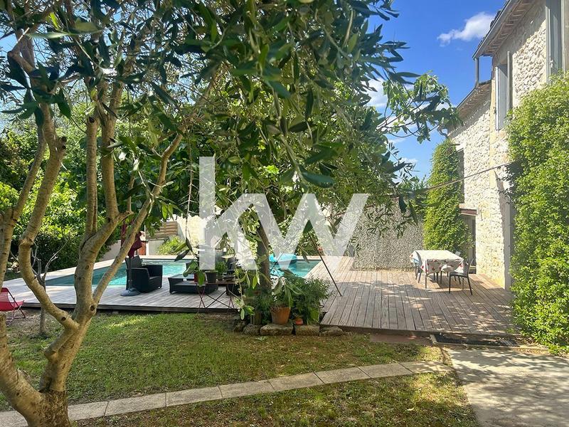 Maison - 310 m² - 11 pièces