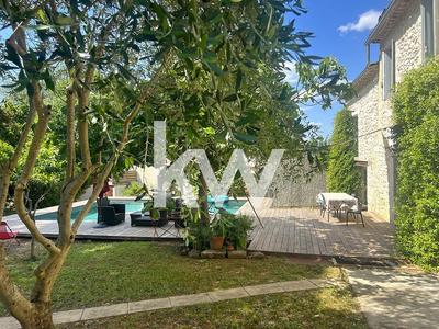 Maison - 310 m² - 11 pièces