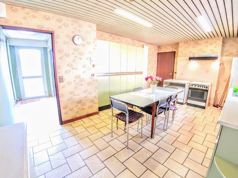 Maison - 570 m² - 8 pièces