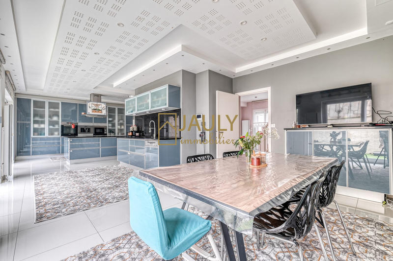 Maison - 340 m² - 10 pièces