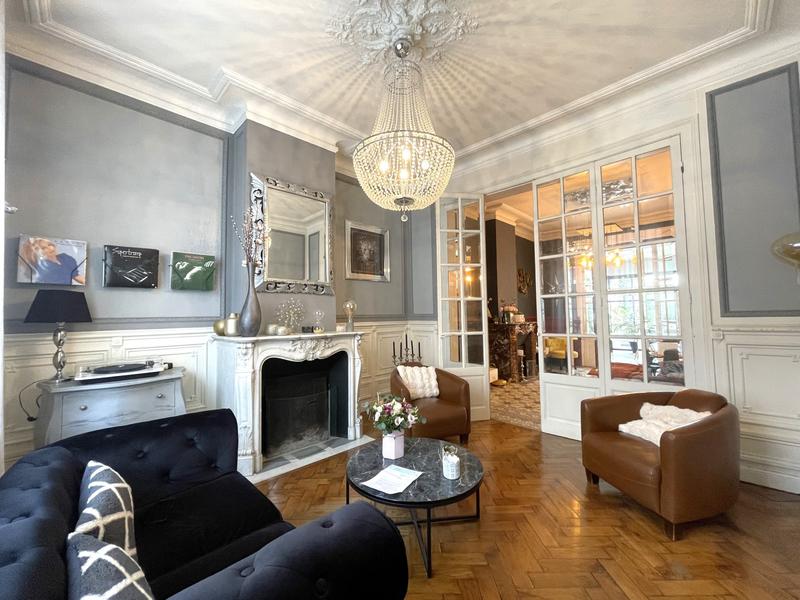 Maison - 215 m² - 7 pièces