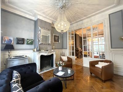 Maison - 215 m² - 7 pièces