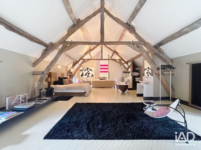 Maison - 1 445 m² - 20 pièces