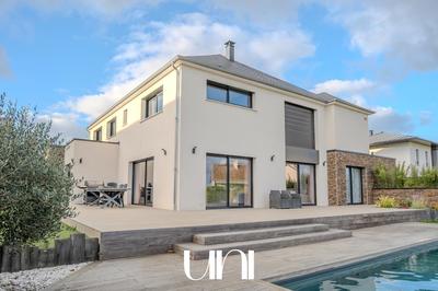 Maison - 325 m² - 7 pièces