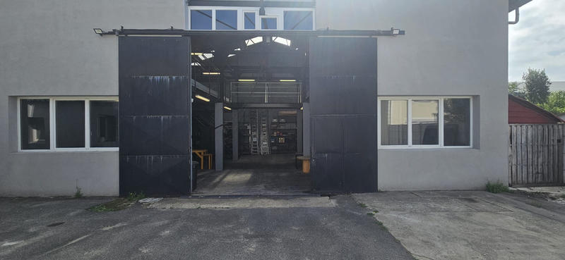 Local commercial - 317 m²