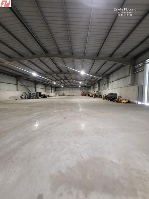 Grange - 1 712 m² - 1 pièce