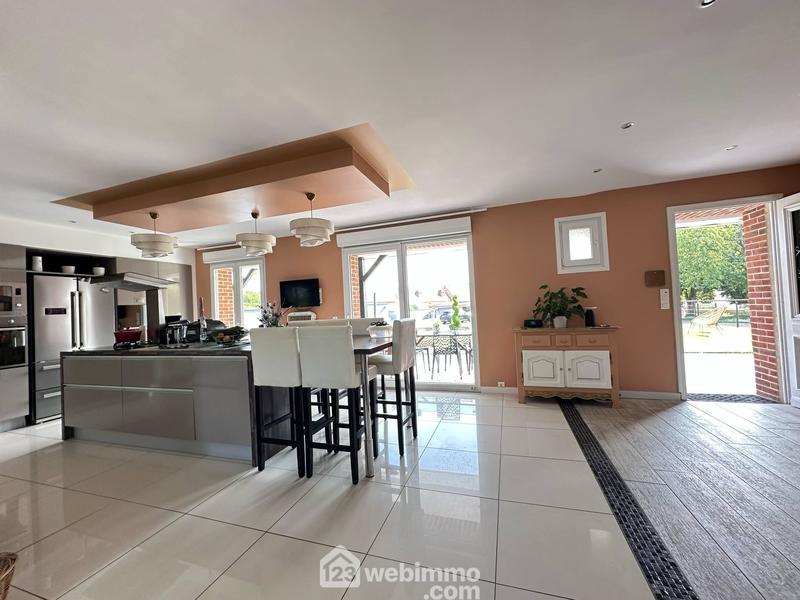 Maison - 204 m² - 9 pièces