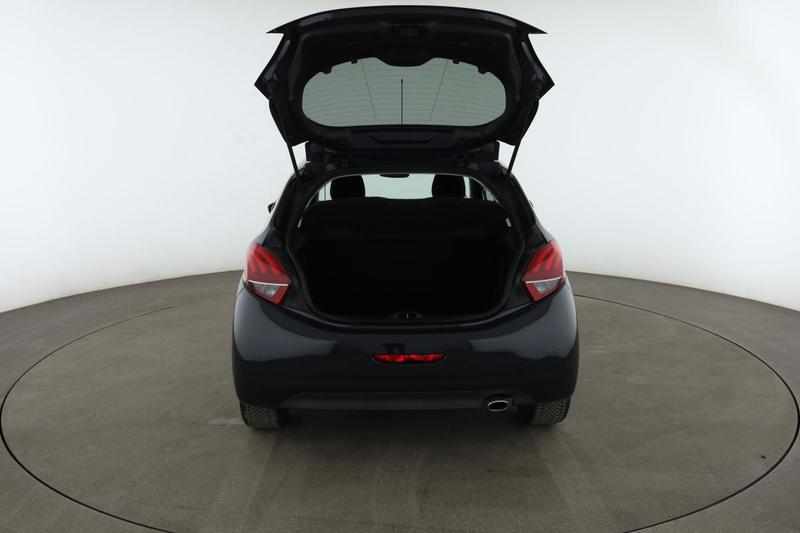 Peugeot 208 1.6 Blue-HDi Gt Line 3p 120 ch