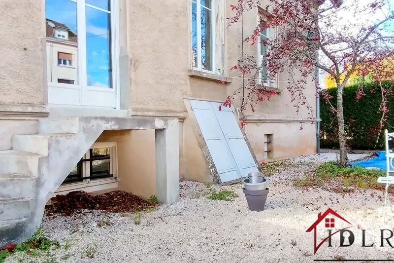 Maison - 158 m² - 8 pièces