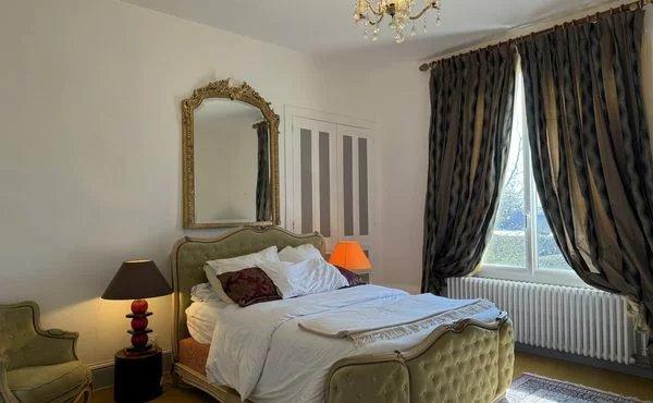 Maison - 700 m² - 15 pièces