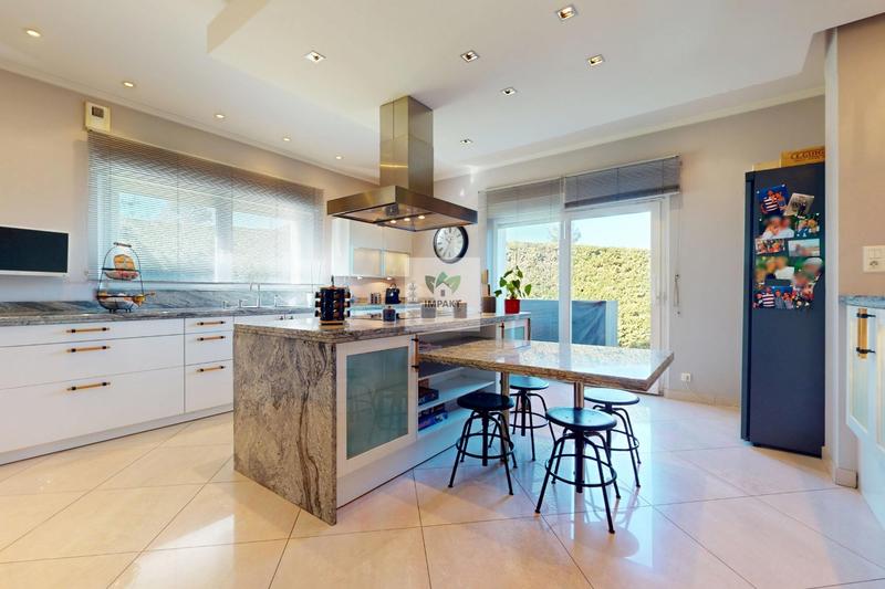 Maison contemporaine - 312 m² - 10 pièces