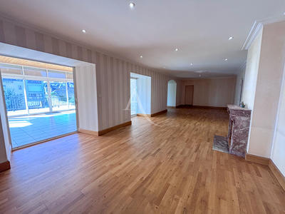 Appartement - 180 m² - 5 pièces