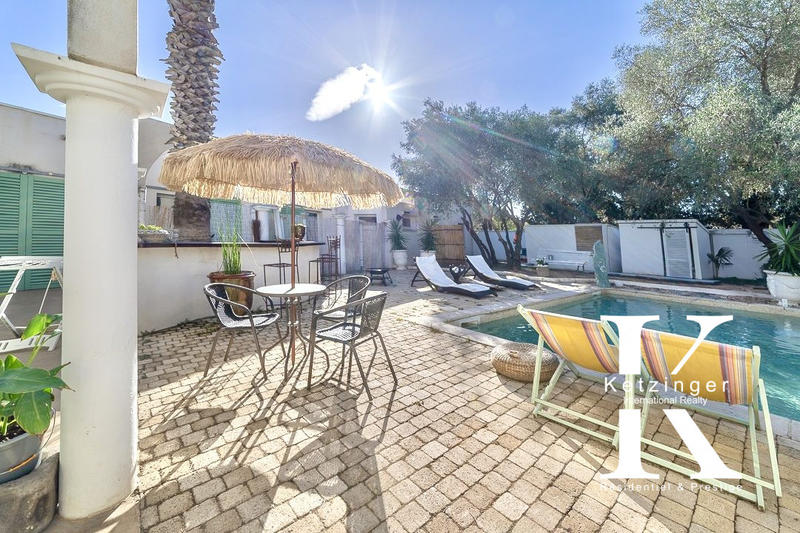 Maison - 249 m² - 8 pièces