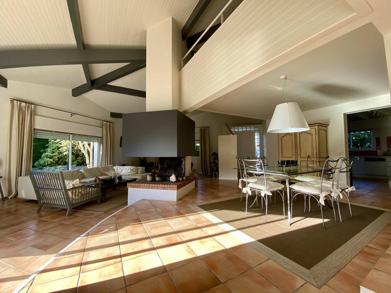 Maison - 230 m² - 5 pièces