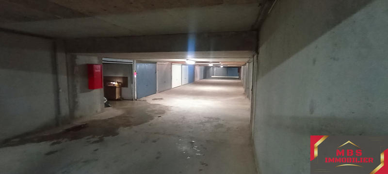 Parking / Garage - 12 m²