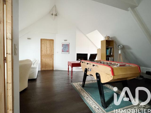 Maison - 230 m² - 9 pièces