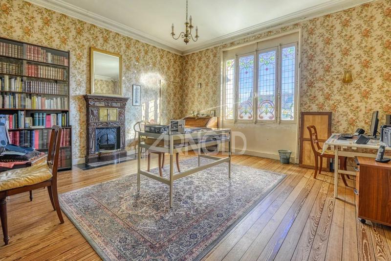 Maison - 286 m² - 13 pièces