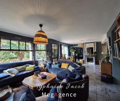 Maison - 173 m² - 9 pièces