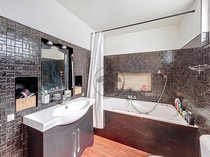 Maison - 161 m² - 7 pièces