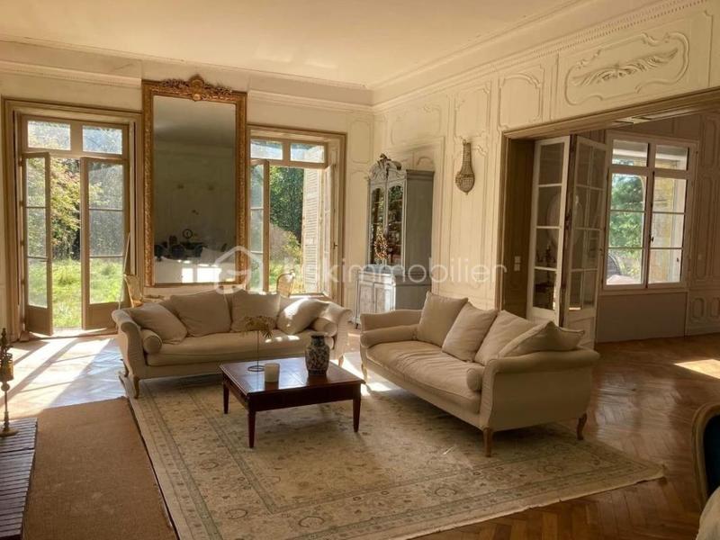 Château - 457 m² - 15 pièces