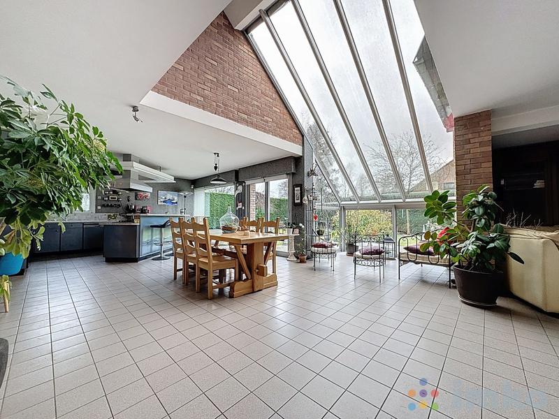 Maison - 237 m² - 7 pièces