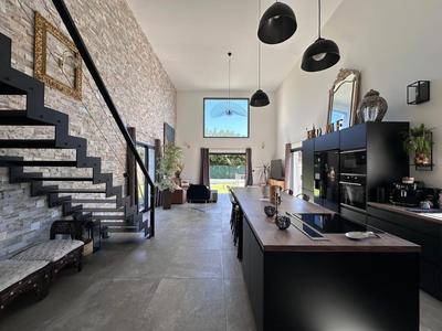 Maison - 121 m² - 4 pièces