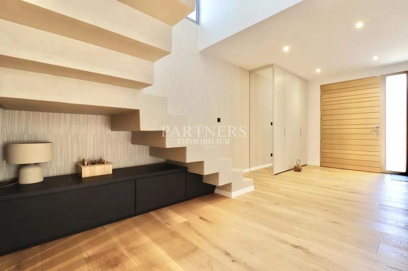 Maison - 240 m² - 6 pièces