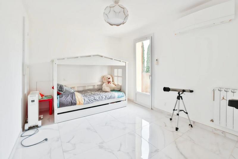 Maison - 240 m² - 9 pièces