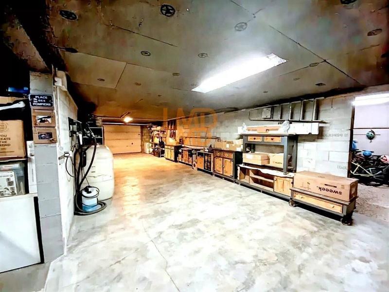 Maison - 247 m² - 5 pièces