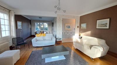 Maison - 160 m² - 8 pièces