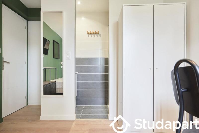 Chambre - 11 m² - 1 pièce