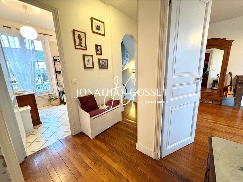 Maison - 247 m² - 10 pièces