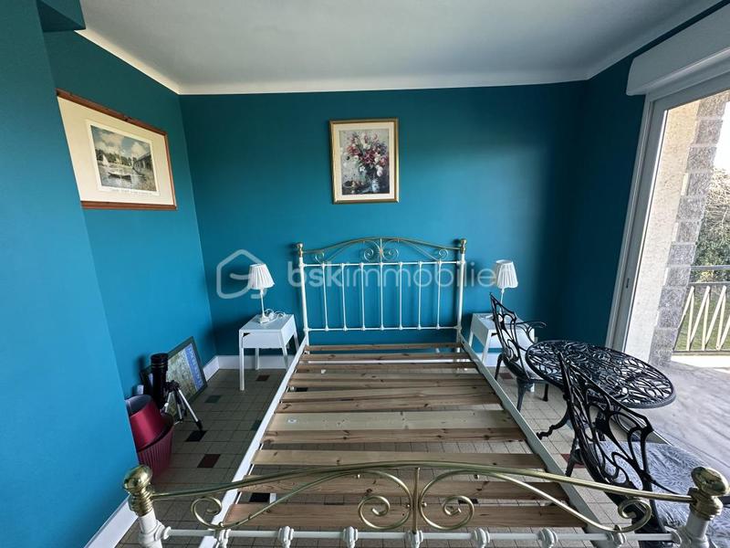 Maison traditionnelle - 235 m² - 11 pièces