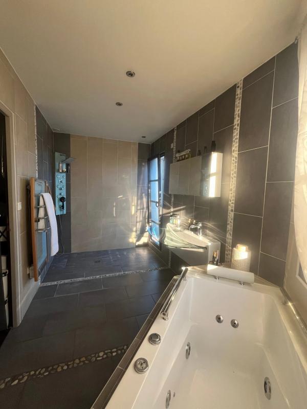 Villa - 230 m² - 10 pièces