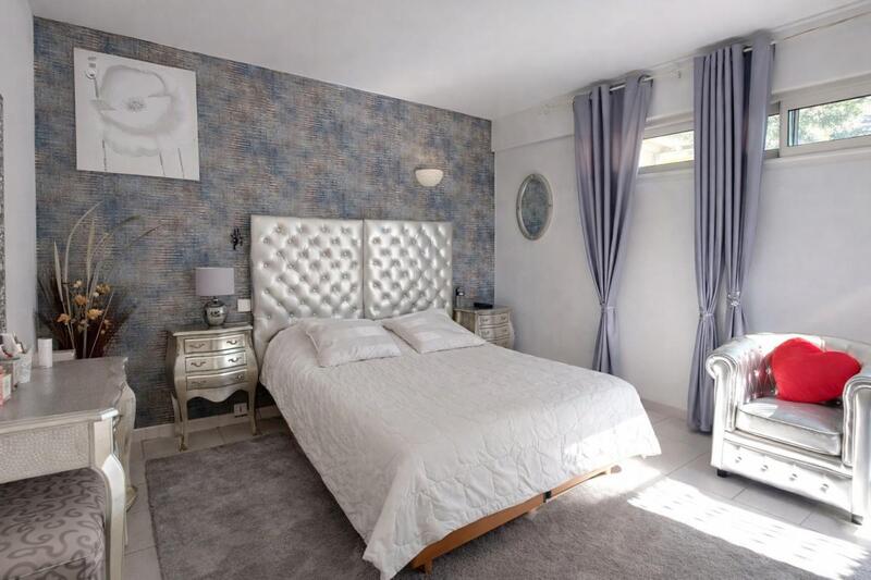 Villa - 214 m² - 6 pièces