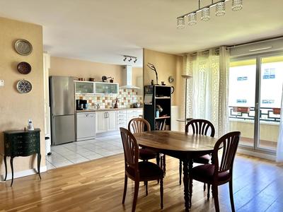 Appartement - 98 m² - 4 pièces