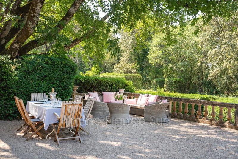 Maison - 717 m² - 19 pièces